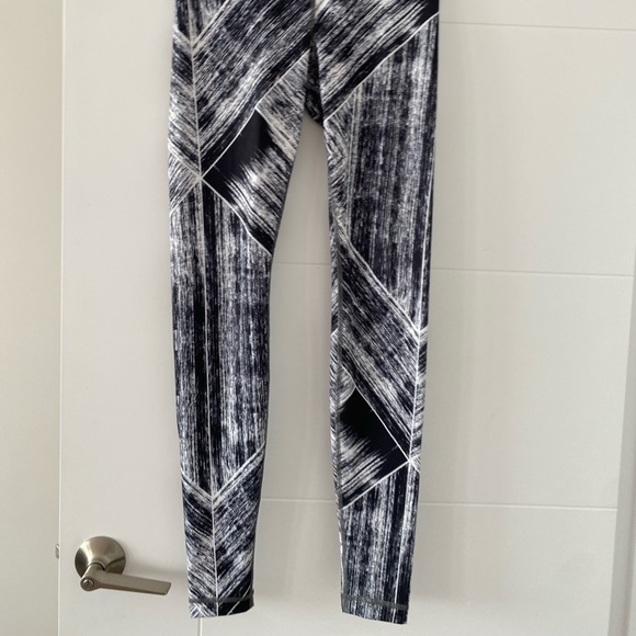 Lululemon yoga pants 🧘‍♀️ - Picture 2 of 8